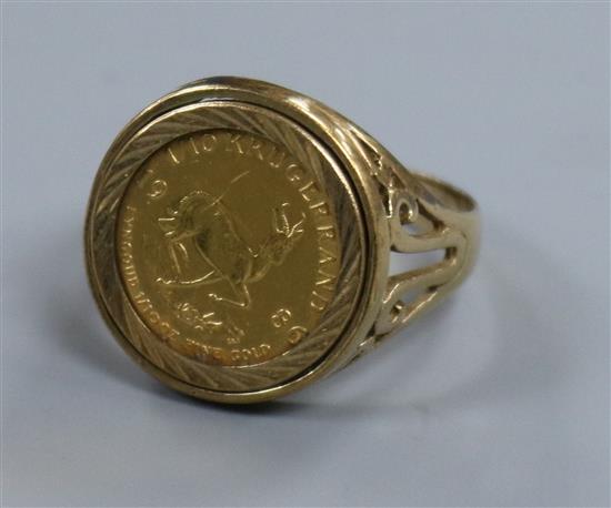 A 1896 1/10 gold krugerrand in 9ct gold ring setting, size S.